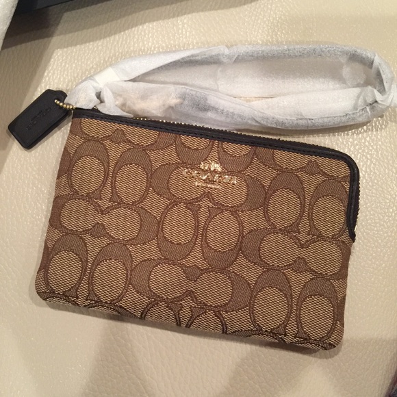 Coach corner zip wristlet in Signature Canvas wallet brand new in gift envelope - Picture 2 of 5